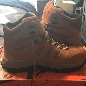 Women steel toe work boots 8.5, brand new.